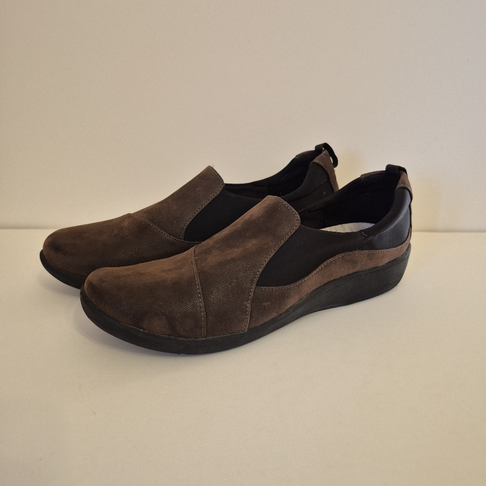 CLARKS Cloudsteppers Brown Nubuck womens 9M fabric upper Soft Casual Comfort